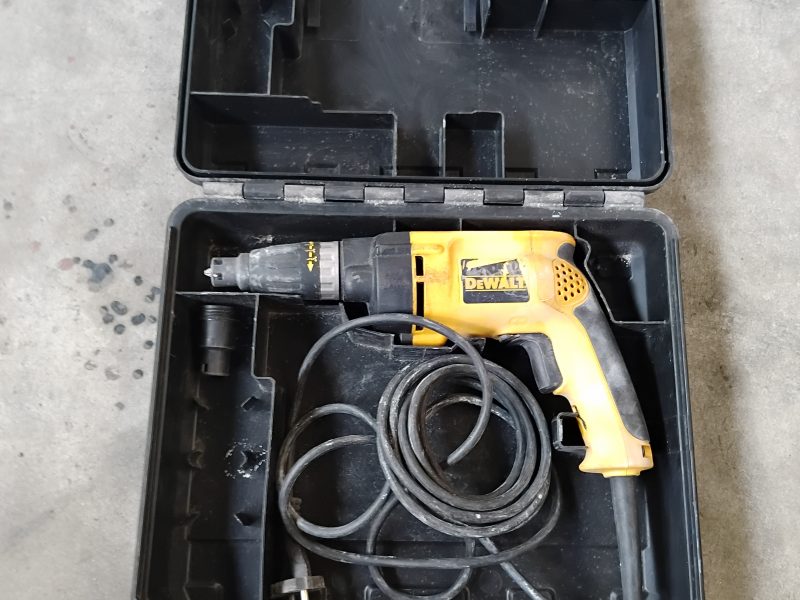 VISSEUSE-PLACO-DEWALT-JELA-001